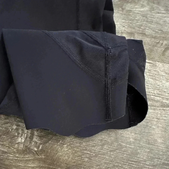 Lululemon Reversible Black Mesh Crop Legging Pants Womens Size 6 - Picture 7 of 7